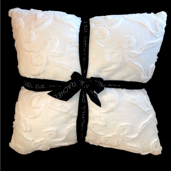 Rachel Zoe Other - 🎀Rachel Zoe Cream Plush Luxurious Faux Fur Pillow Duo with Bow Pattern 🎀